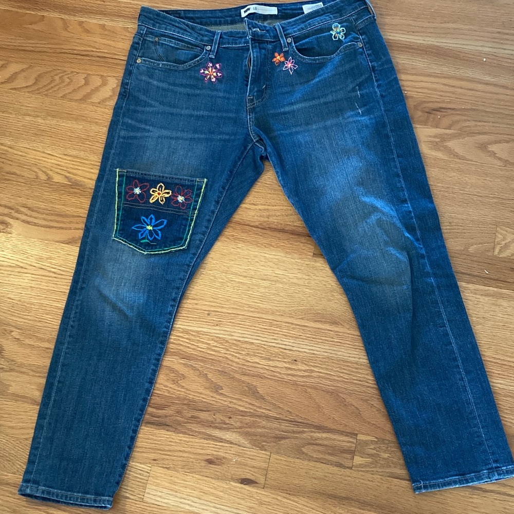 Hand embroidered Levi’s front thigh pocket for phone, Size 10